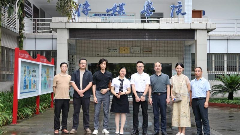 直播代运营与自播：如何选择适合自己的直播策略